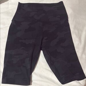 Lululemon Athletica camouflage Black Bike Shorts with Snug Fit